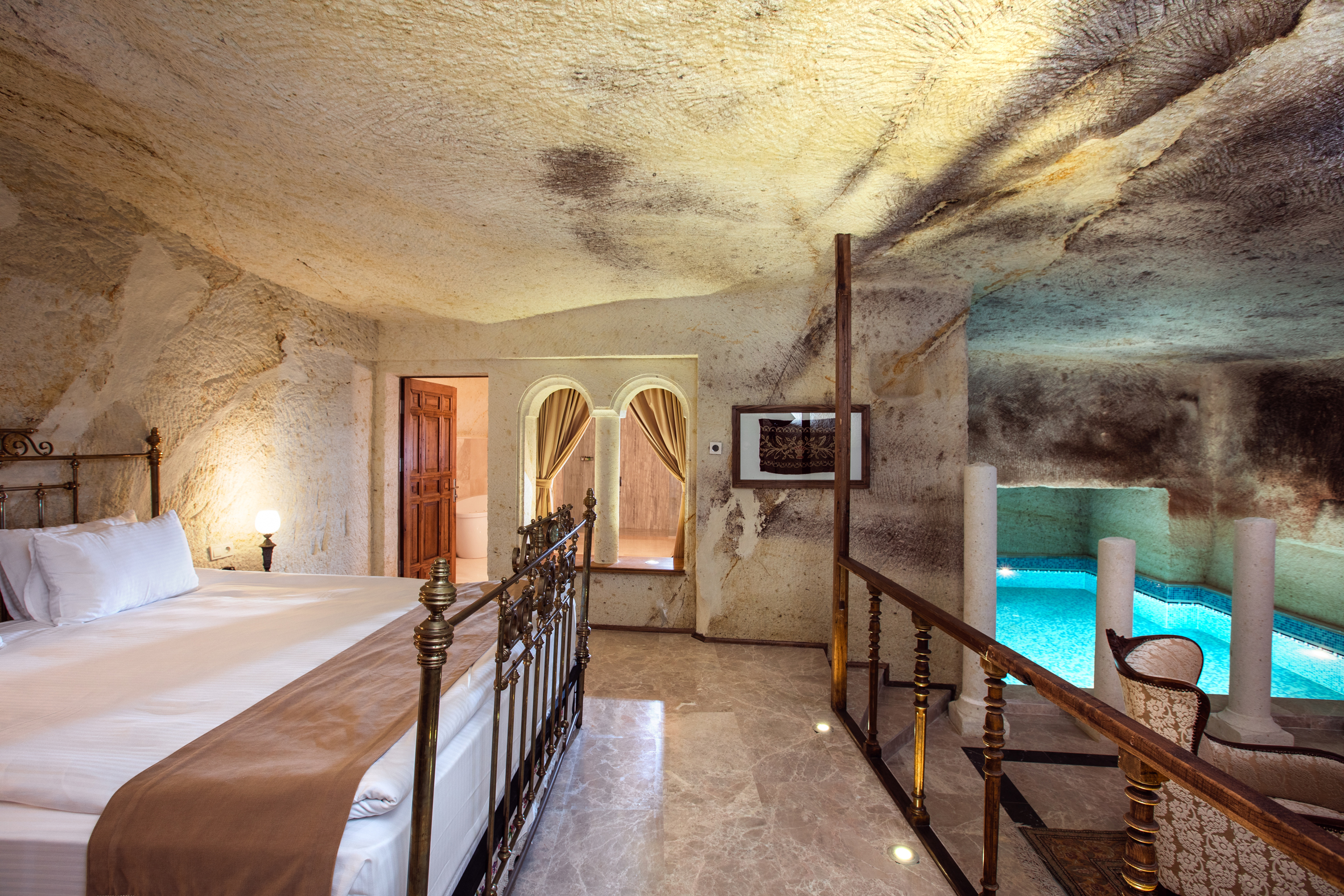 Pool Cave Suite