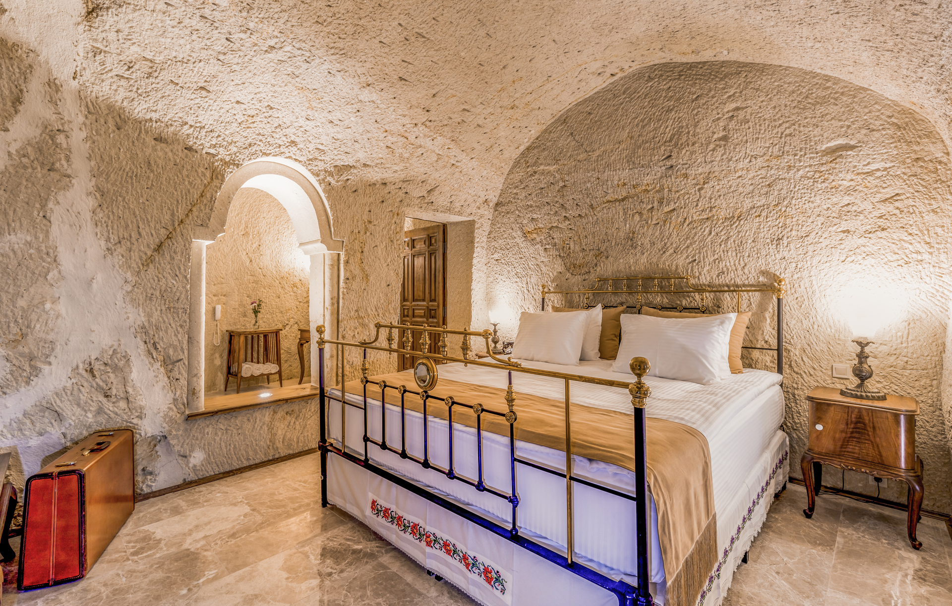 Deluxe Cave Suite